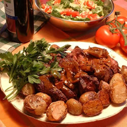 Beef tenderloin with roasted shallots